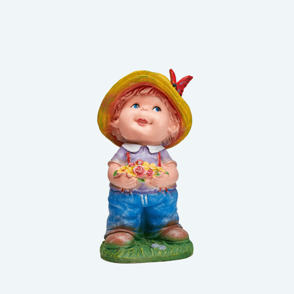 Мальчик с бабочкой средний